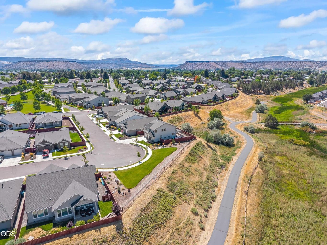 Photo of 1041 NE Henry Drive 33 of 36