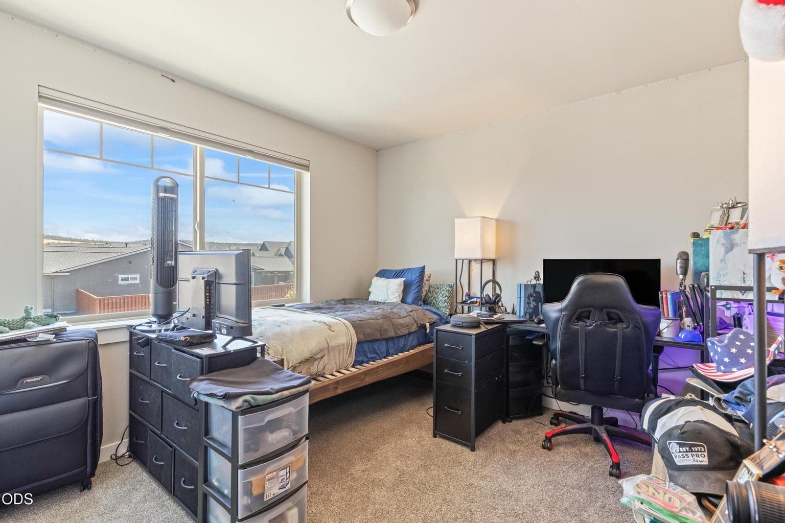 Photo of 1041 NE Henry Drive 18 of 36