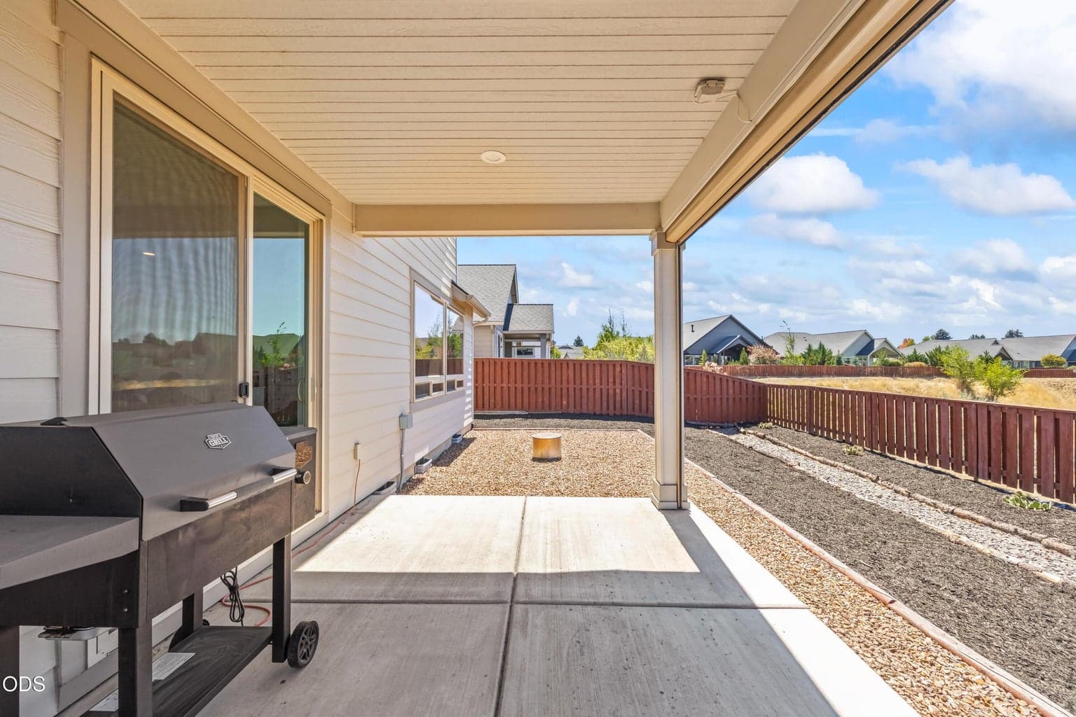 Photo of 1041 NE Henry Drive 24 of 36