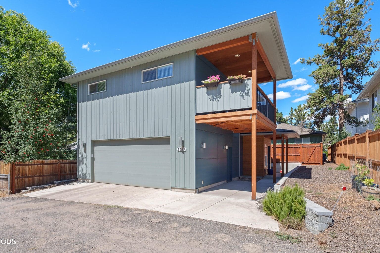 151 SW Roosevelt #2