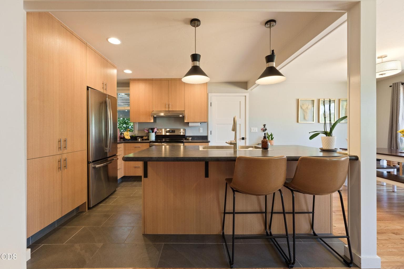 Photo of 151 SW Roosevelt Avenue 4 of 50
