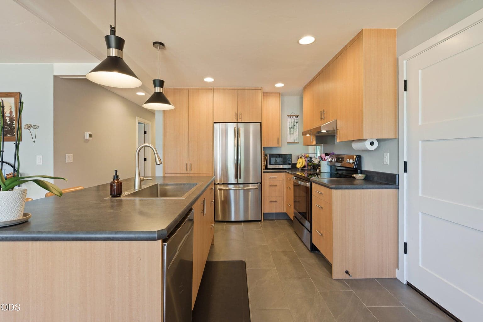 Photo of 151 SW Roosevelt Avenue 9 of 50