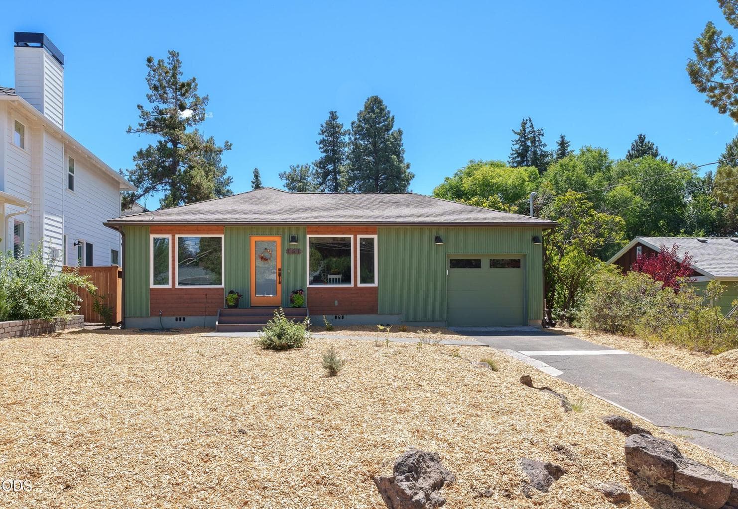 151 SW Roosevelt #1 - Main House with 1-car garage