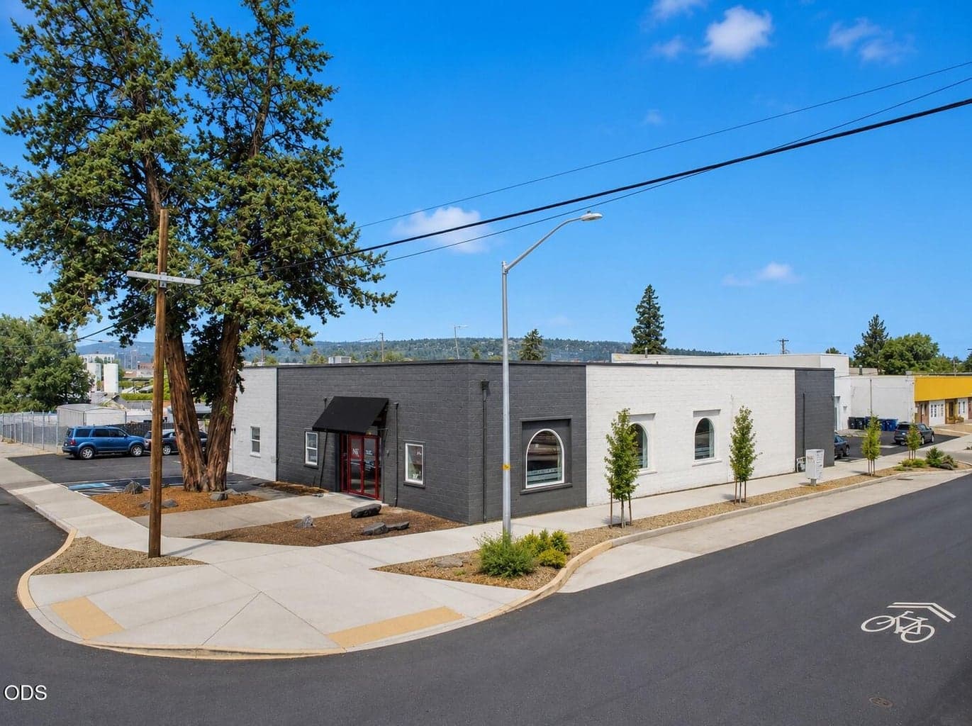 Photo of 190 Irving Avenue 1 of 15