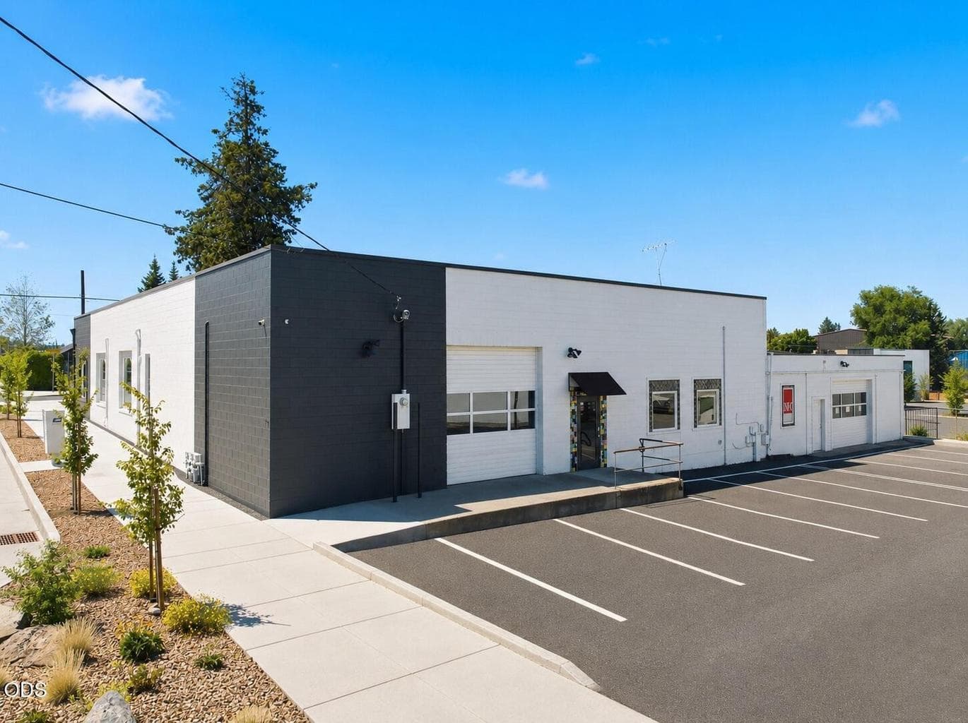 Photo of 190 Irving Avenue 2 of 15
