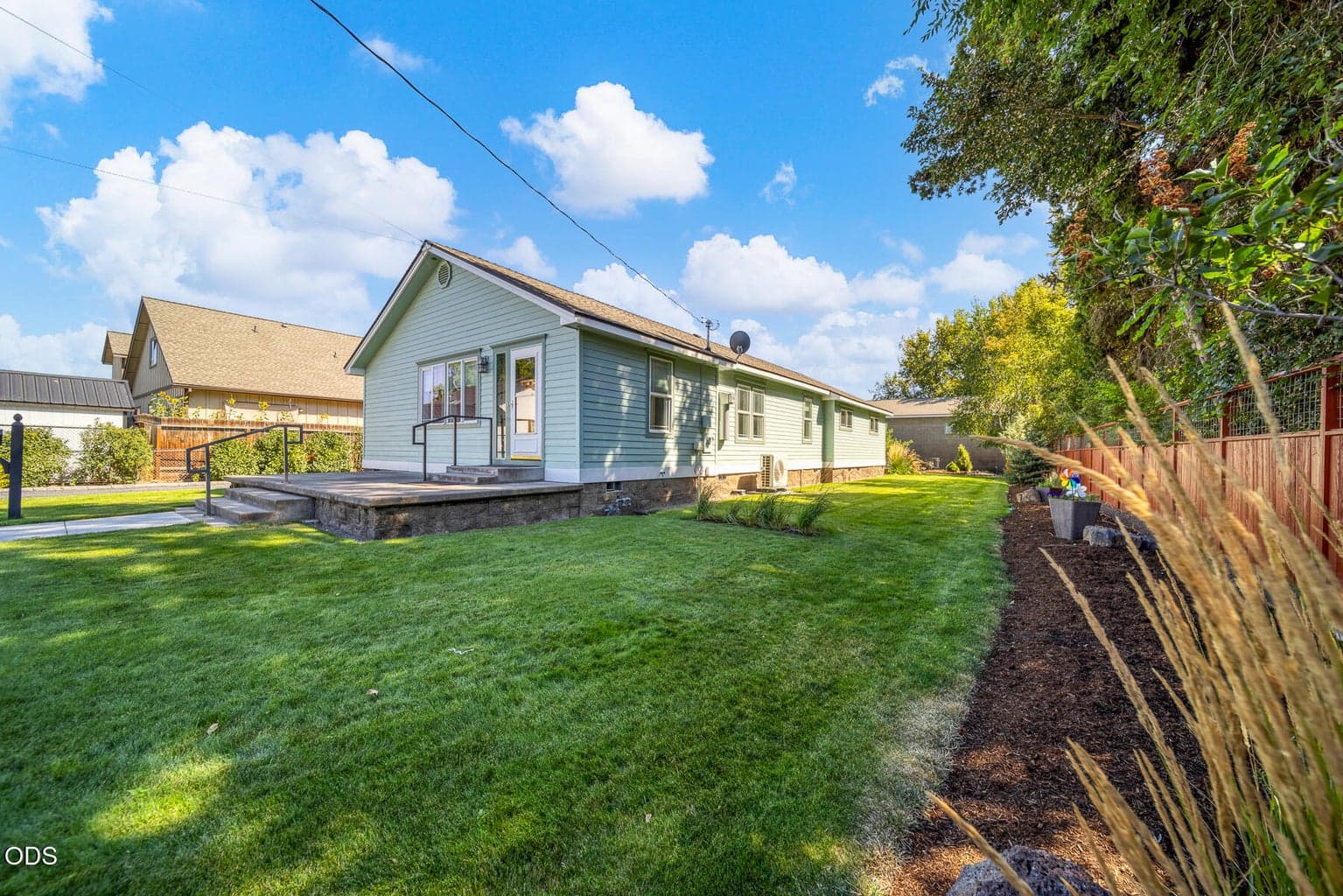 Photo of 143 Beaver Street 2 of 33