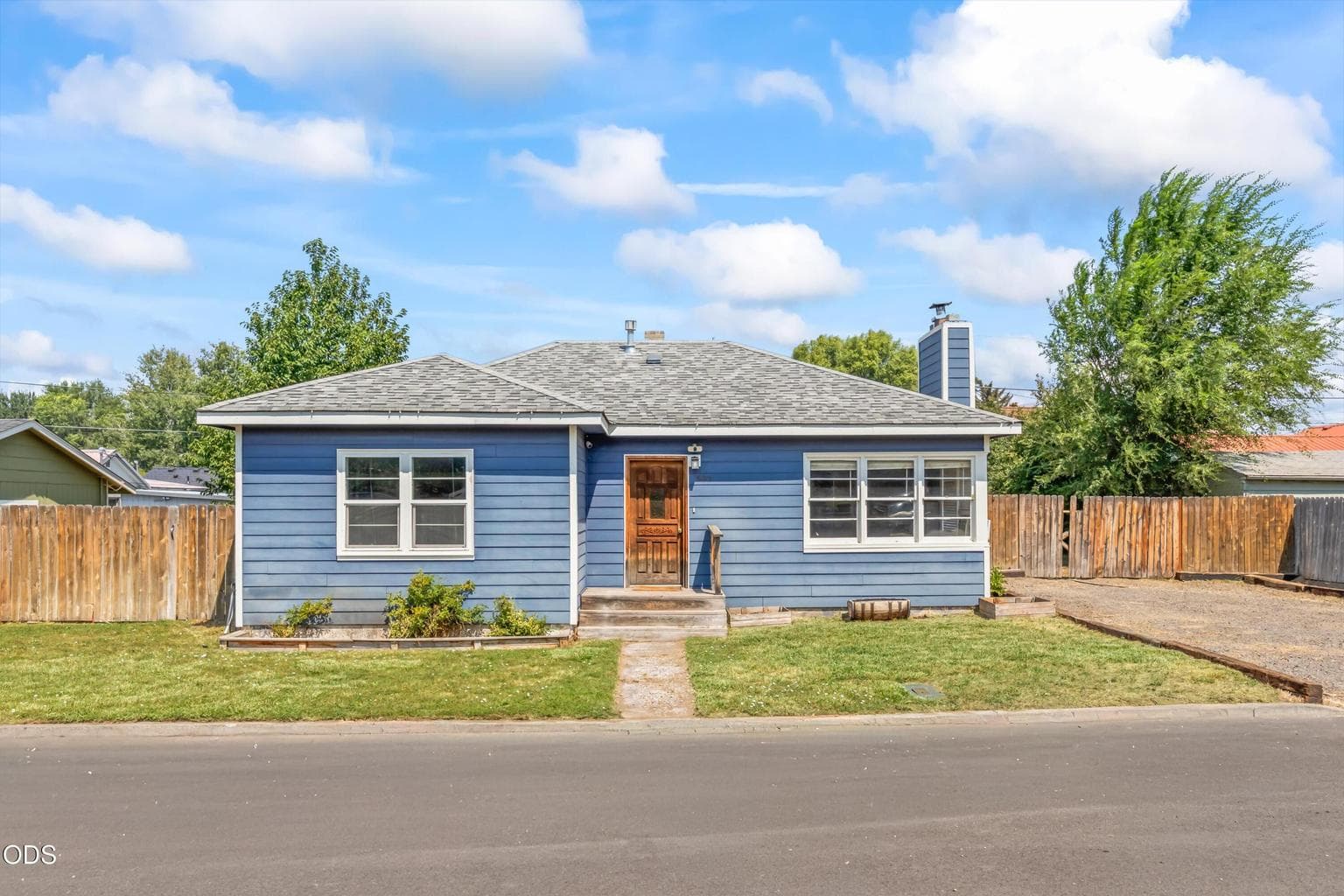 Photo of 585 4th Street 1 of 21