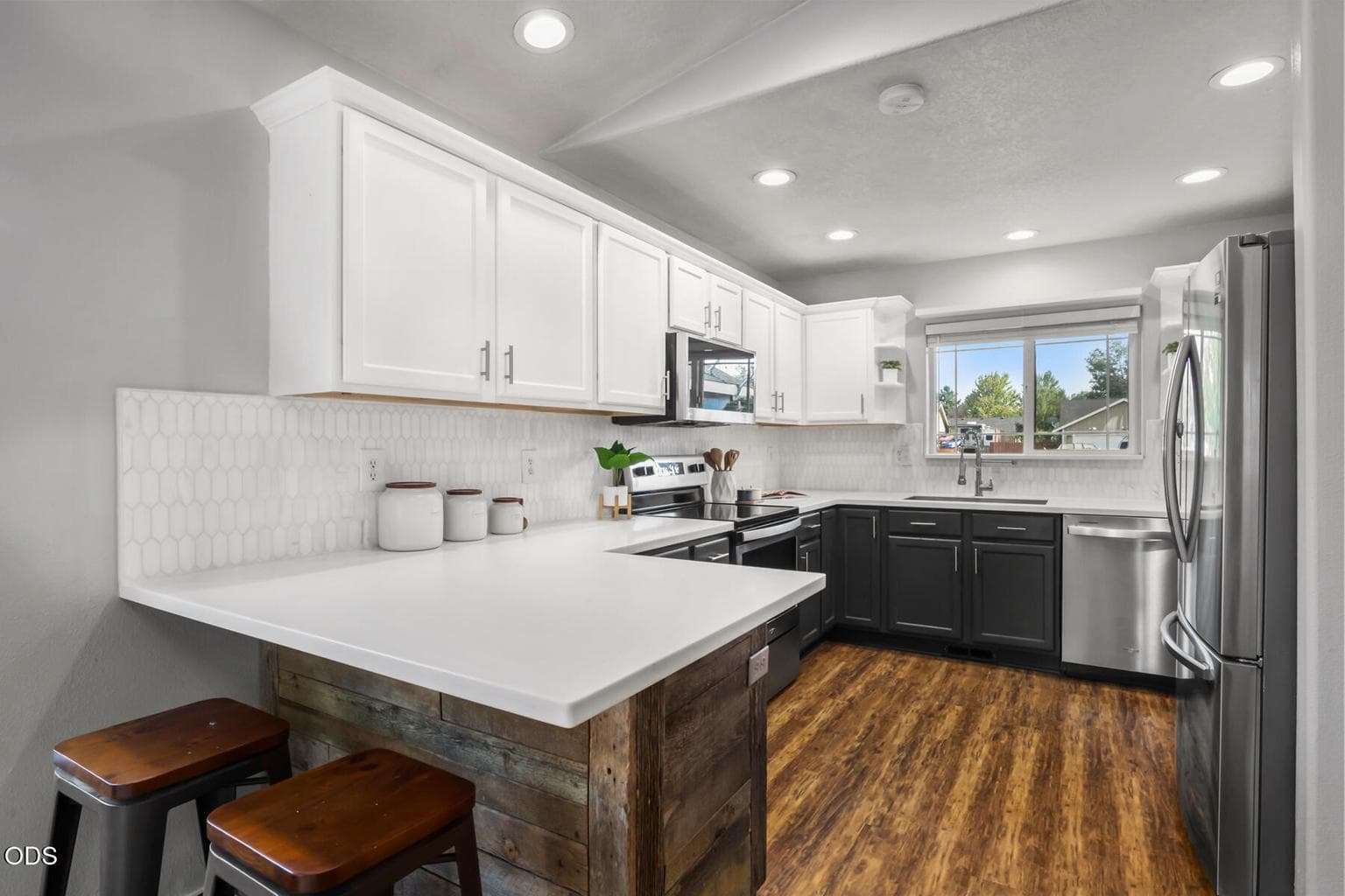 Photo of 3029 SW Peridot Avenue 5 of 29