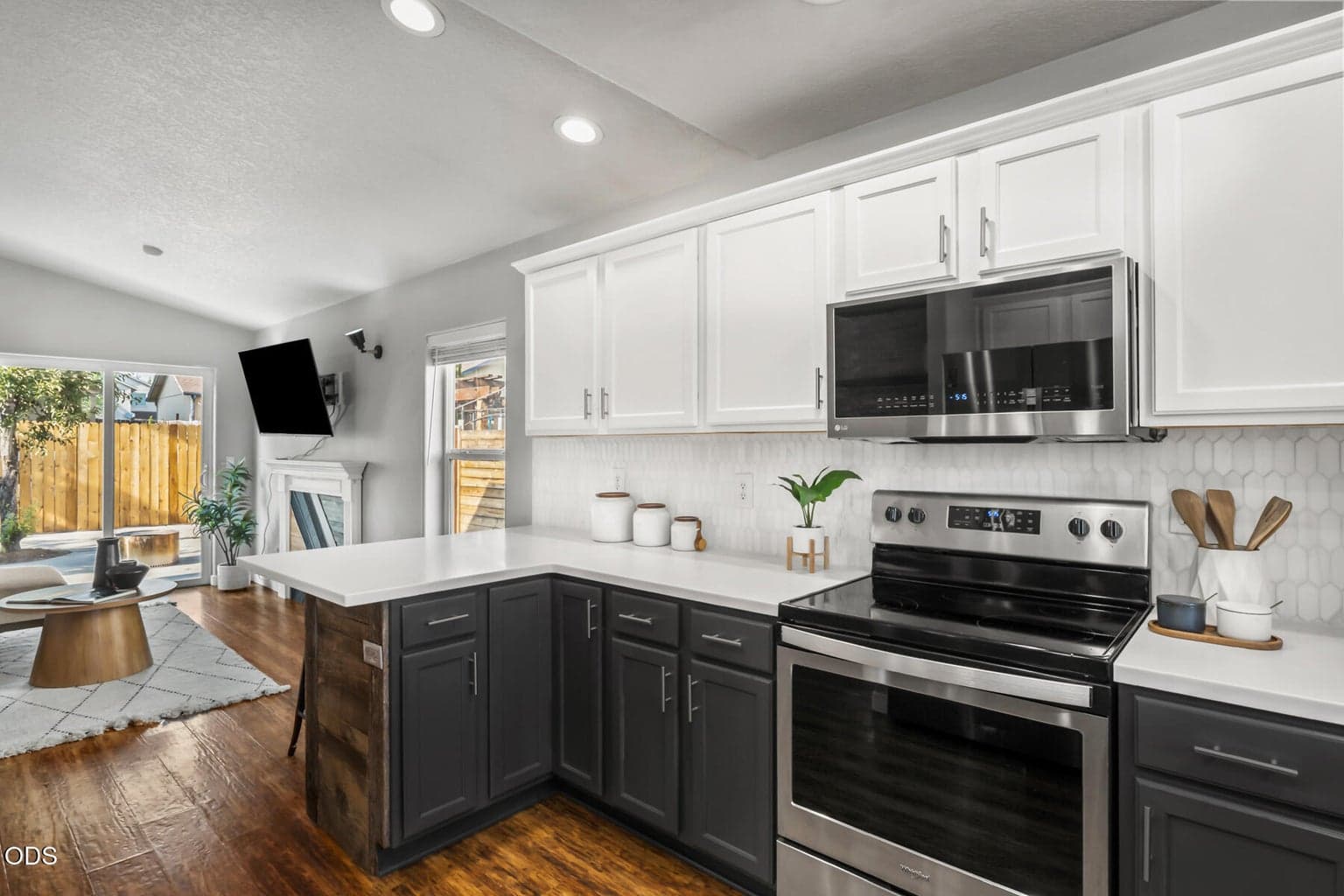 Photo of 3029 SW Peridot Avenue 8 of 29