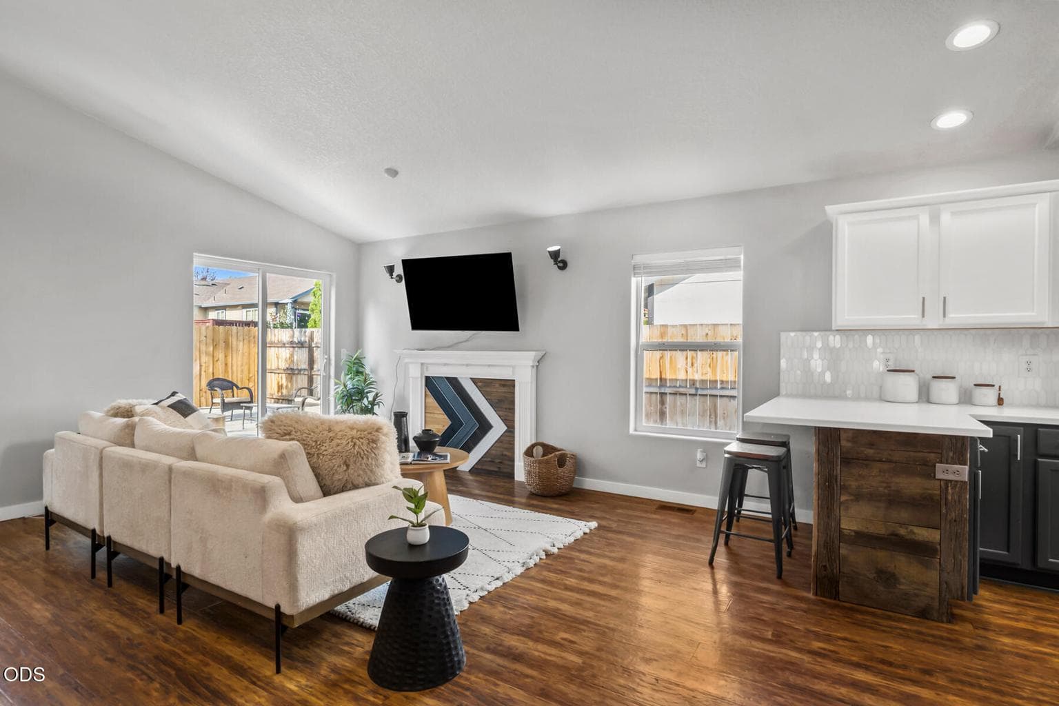 Photo of 3029 SW Peridot Avenue 9 of 29