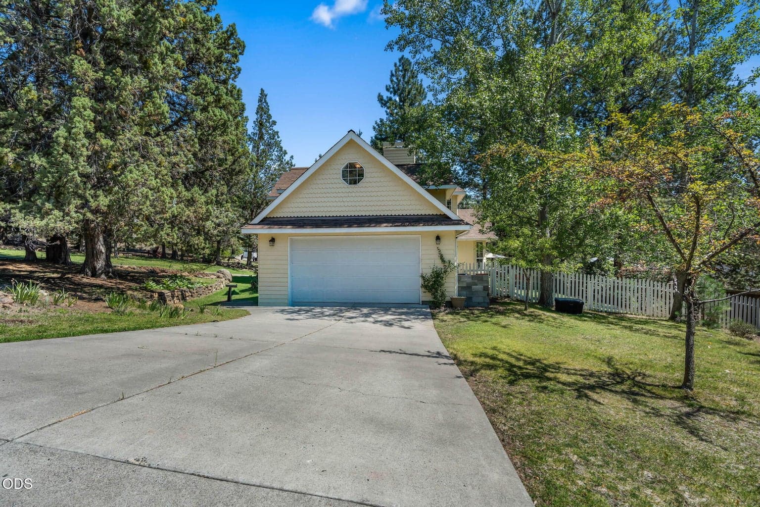 Photo of 1581 NW City Heights Drive 38 of 43