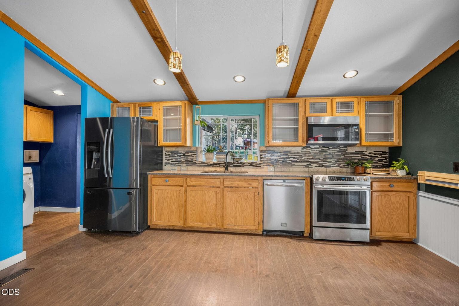 Open kitchen - New microwave!