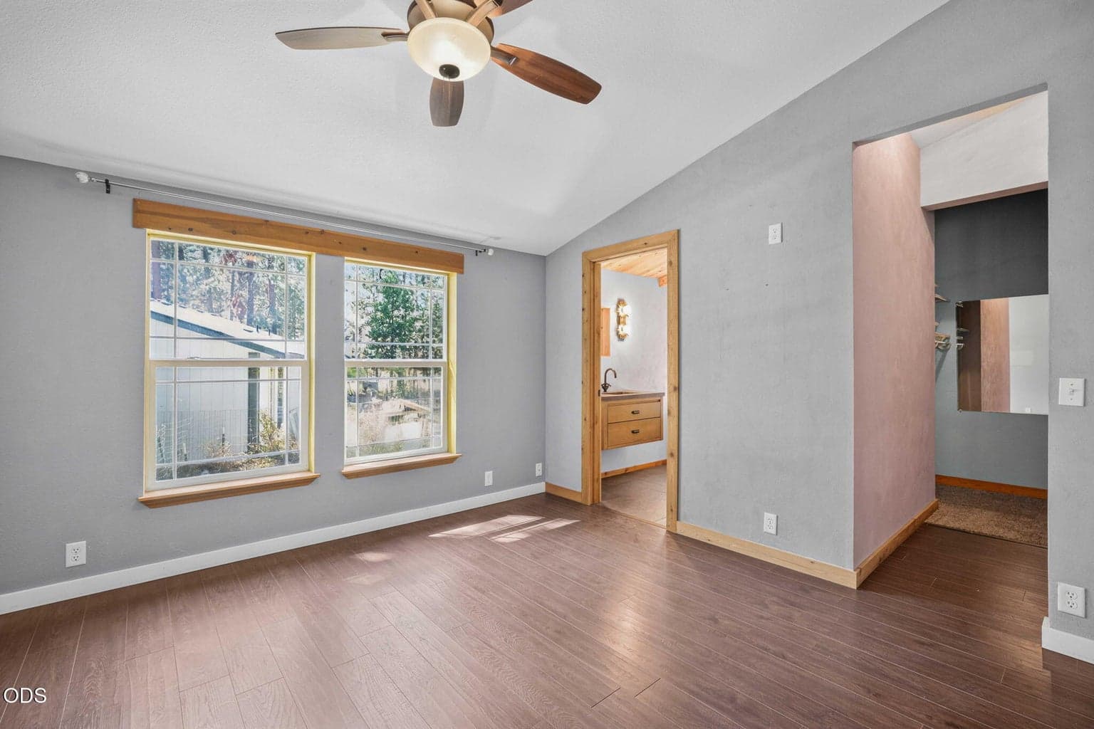 Primary suite with walk in closet (right)