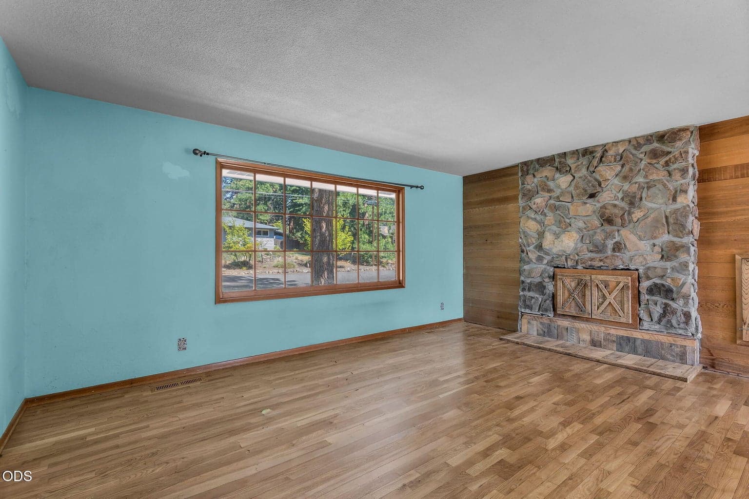 Photo of 1351 NW Vicksburg Avenue 7 of 44
