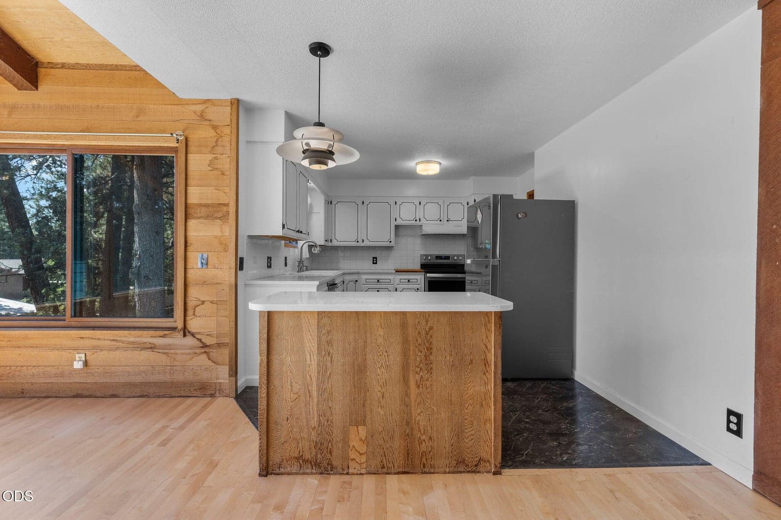 Photo of 1351 NW Vicksburg Avenue 15 of 44