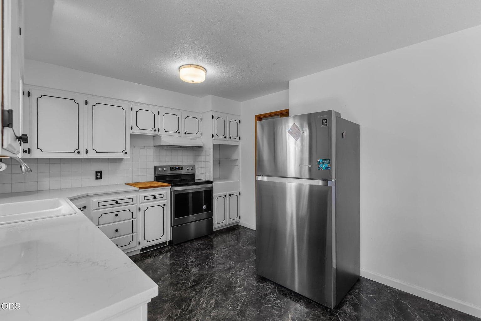 Photo of 1351 NW Vicksburg Avenue 17 of 44