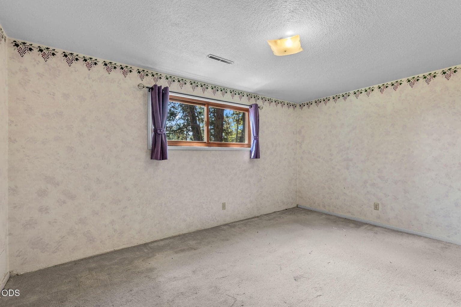 Photo of 1351 NW Vicksburg Avenue 28 of 44