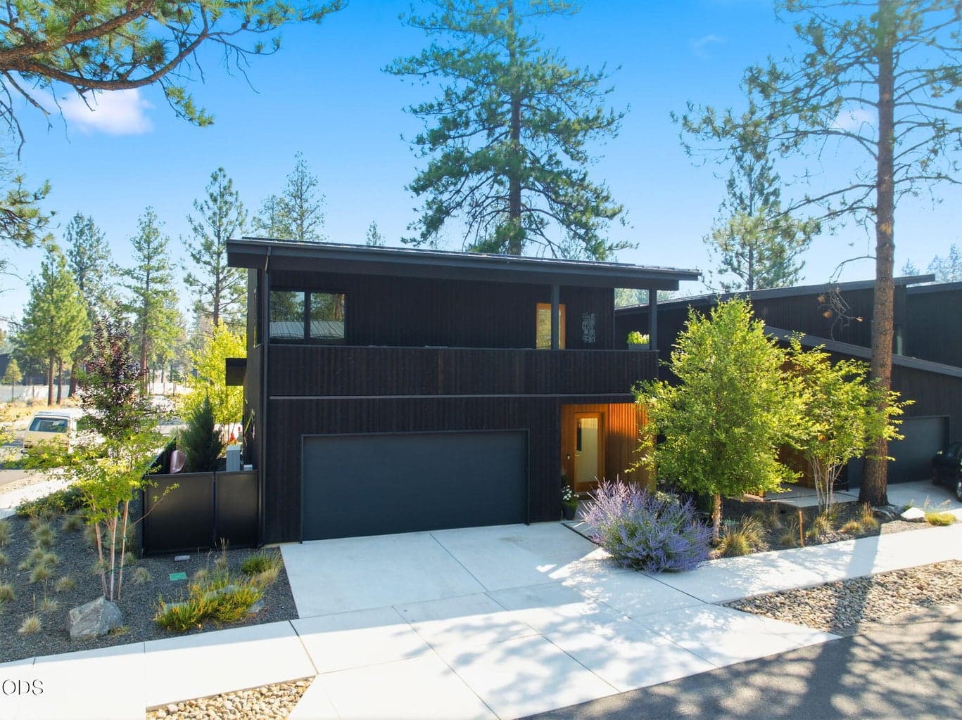 Photo of 632 Sisters Woodlands Way 2 of 49