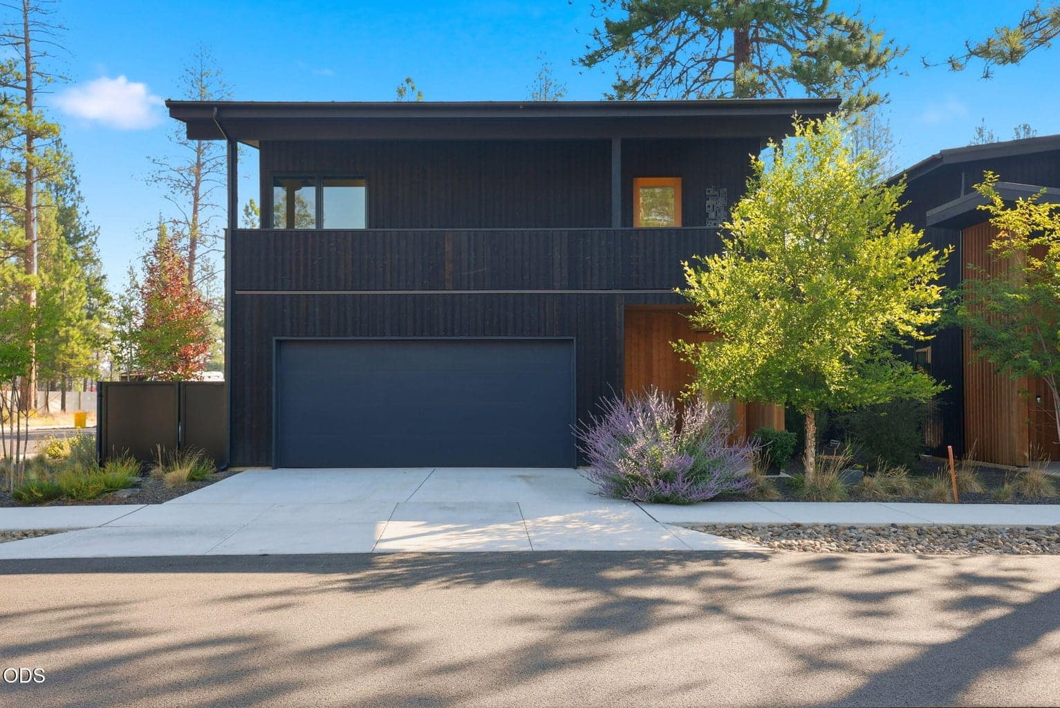 Photo of 632 Sisters Woodlands Way 3 of 49