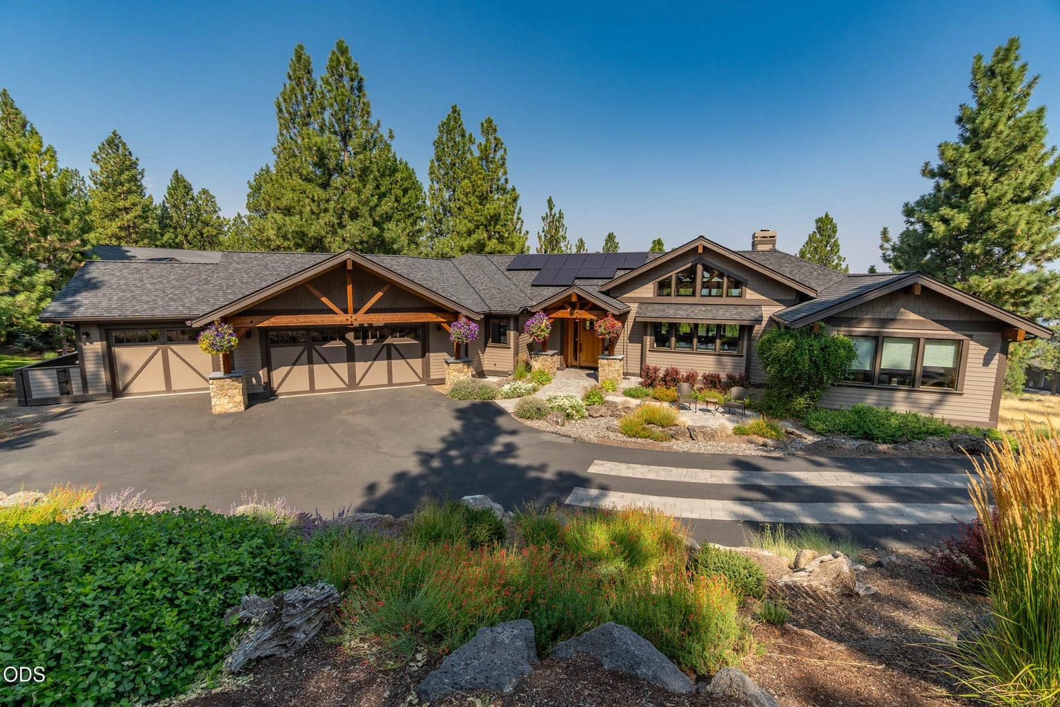 Photo of 1624 Overlook Drive 1 of 54