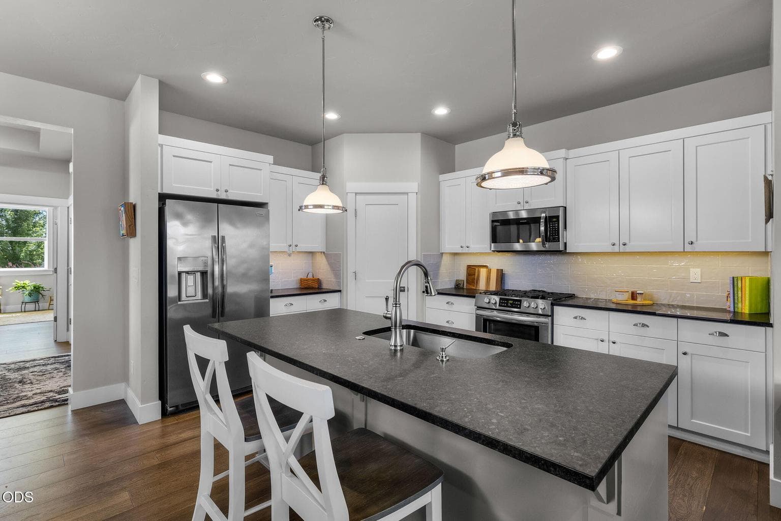 Kitchen Island w/ granite sitting bar