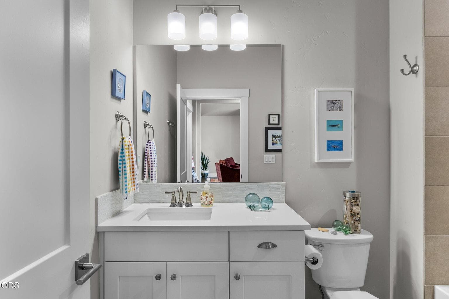 Full hall bath