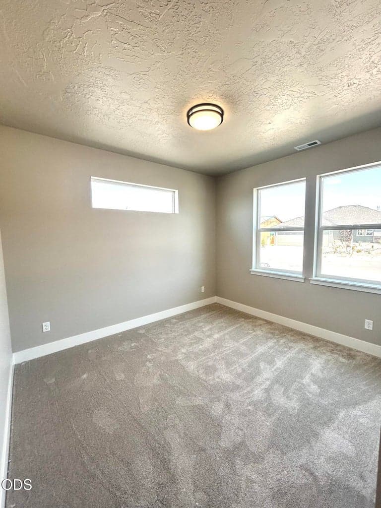 Photo of 3844 SW Antelope Way 13 of 17
