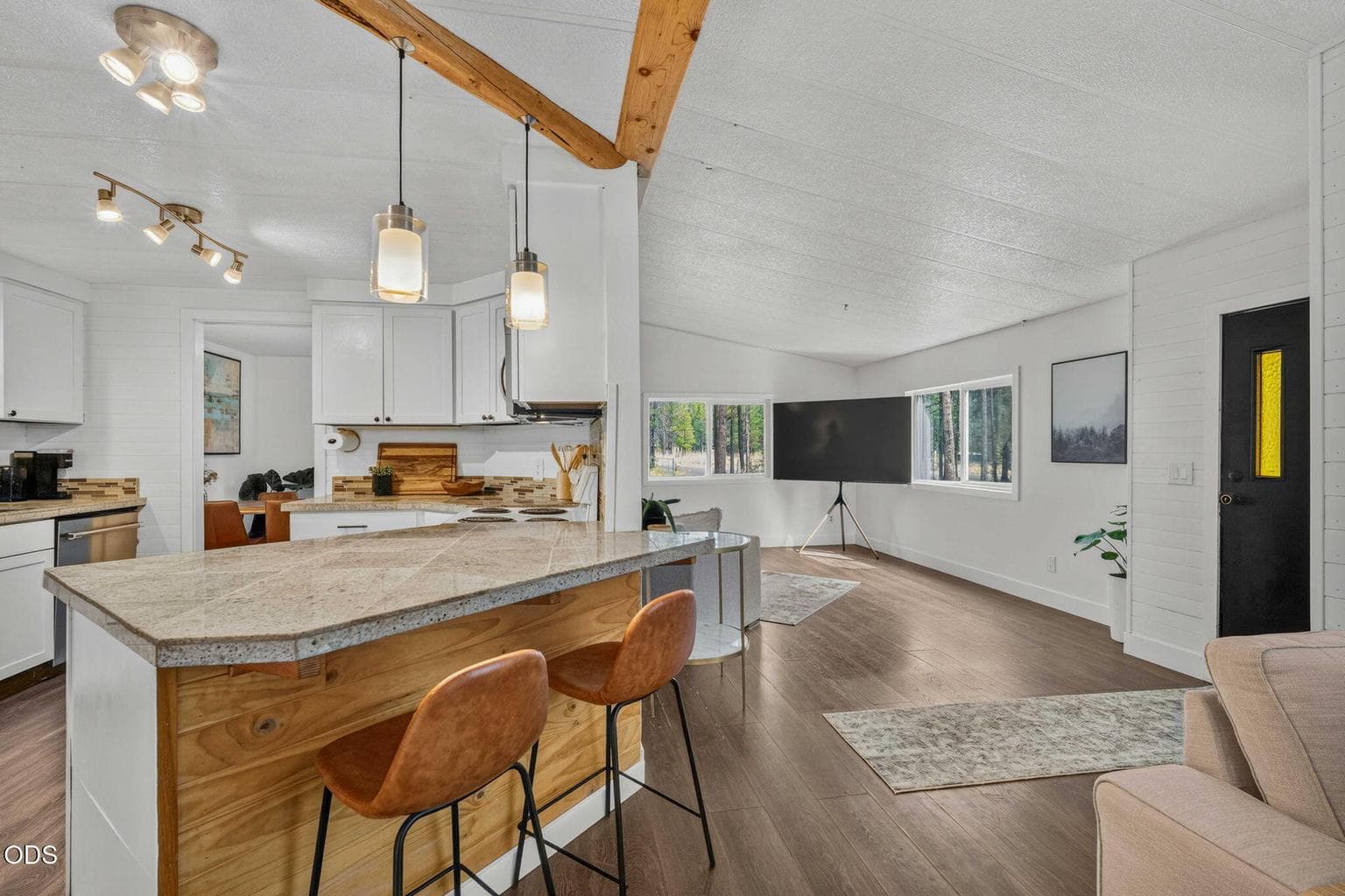 Photo of 54761 Pinewood Avenue 10 of 38