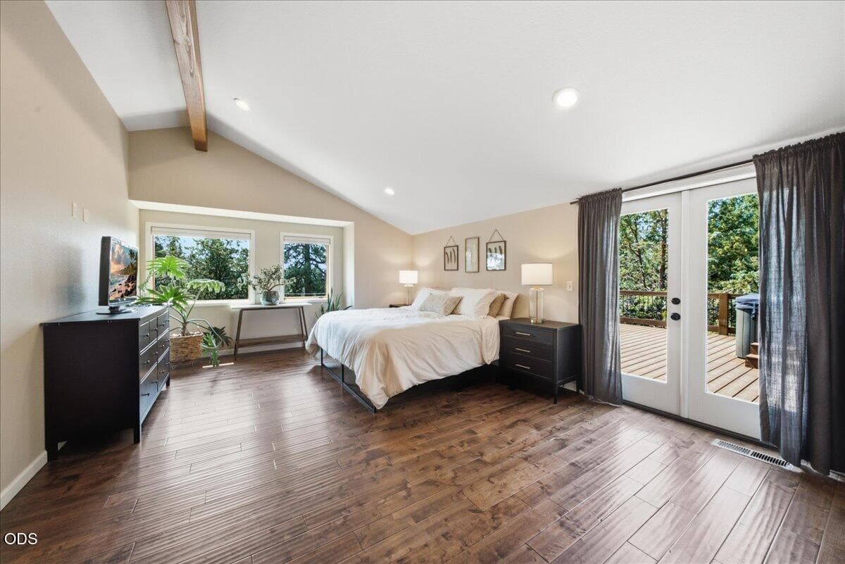 Photo of 2261 NW 7th Street 33 of 101