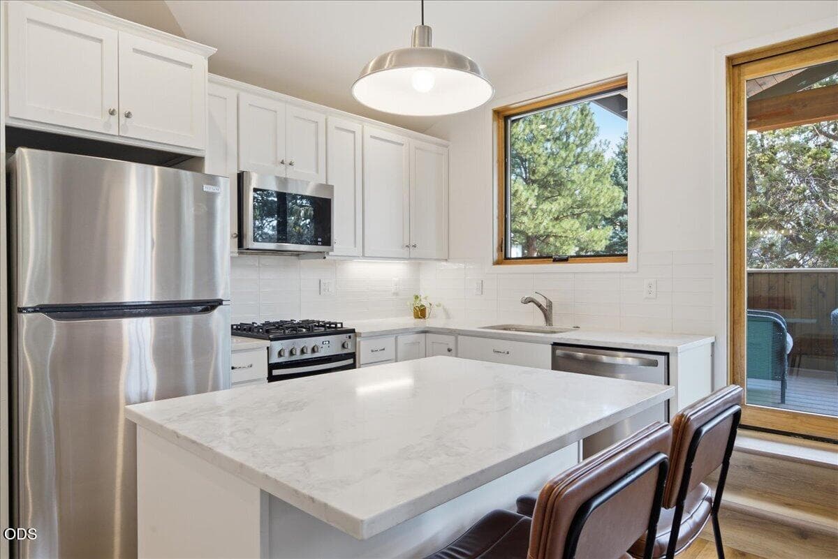 Photo of 2261 NW 7th Street 75 of 101
