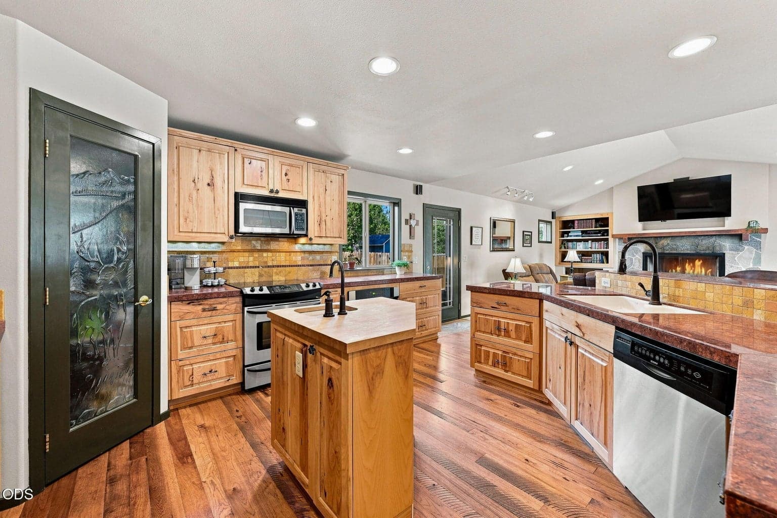 Photo of 16932 Ponderosa Cascade Drive 6 of 52