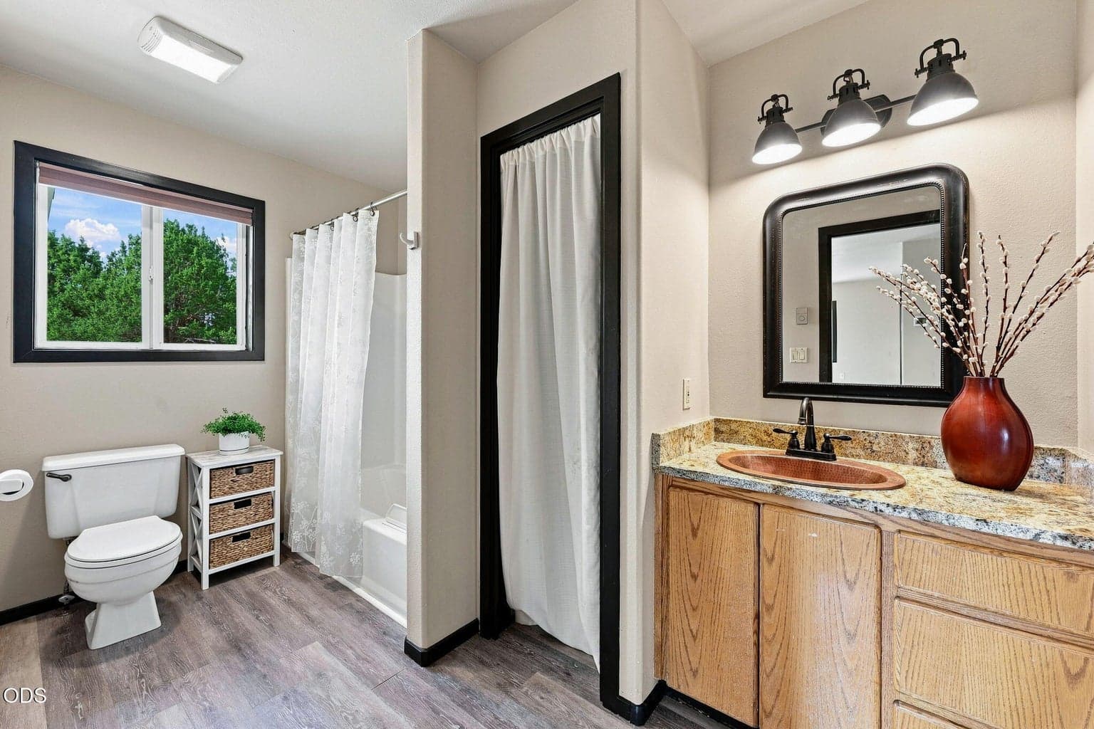 Full bath upstairs