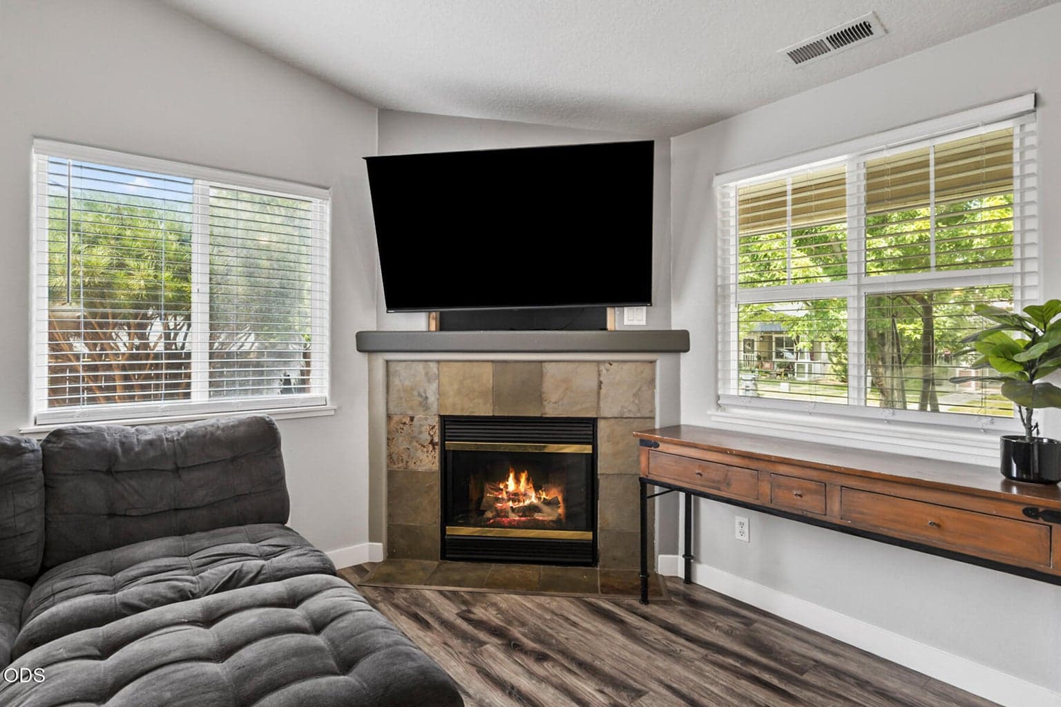 Photo of 61049 Larkspur Loop 9 of 30