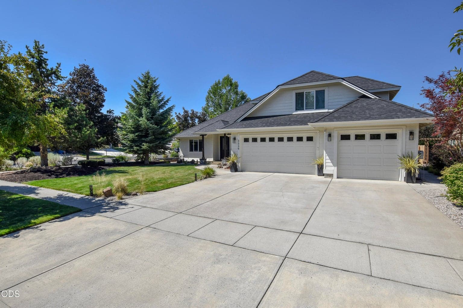 Photo of 3339 Sandalwood Drive 3 of 54