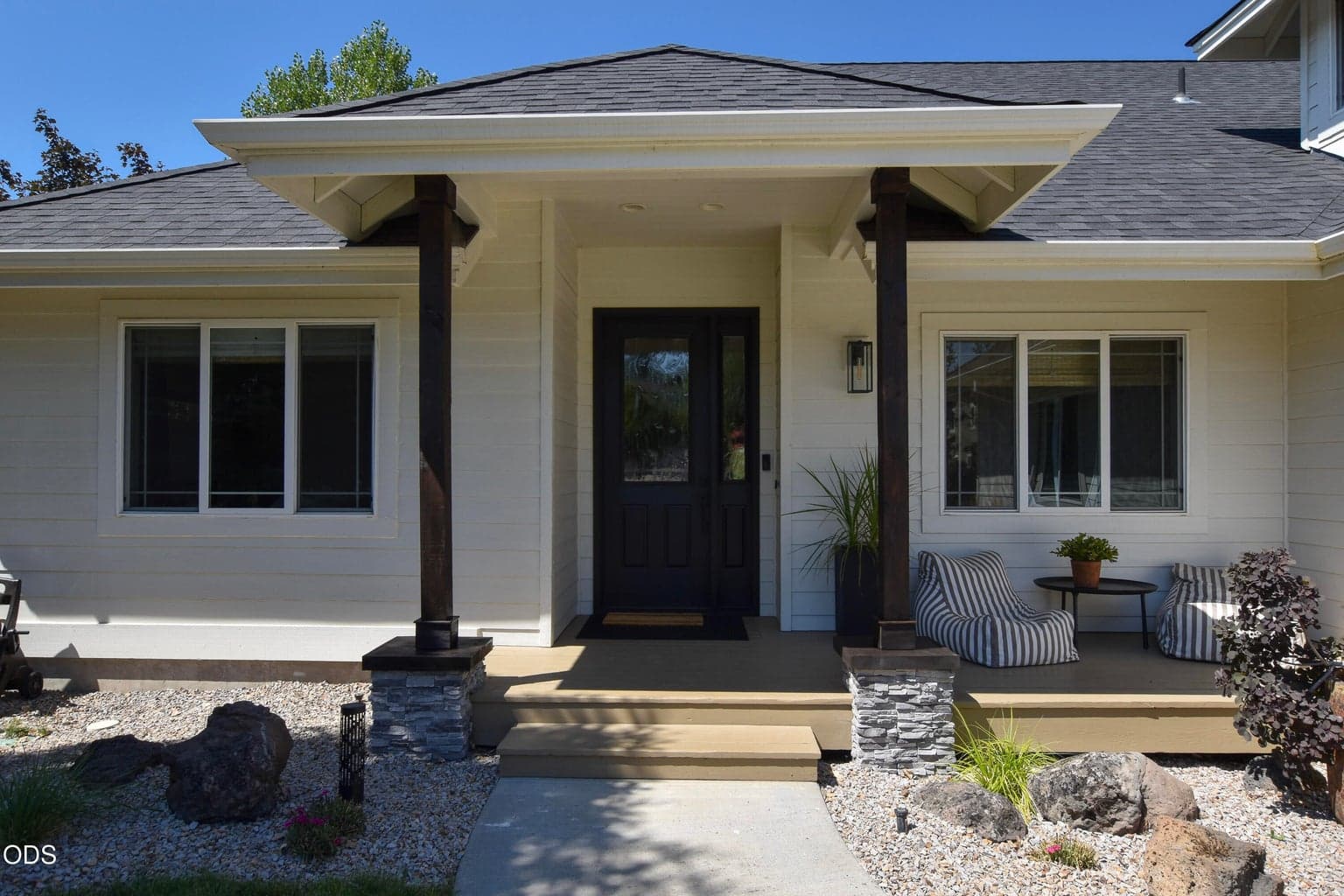 Photo of 3339 NE Sandalwood Drive 6 of 54