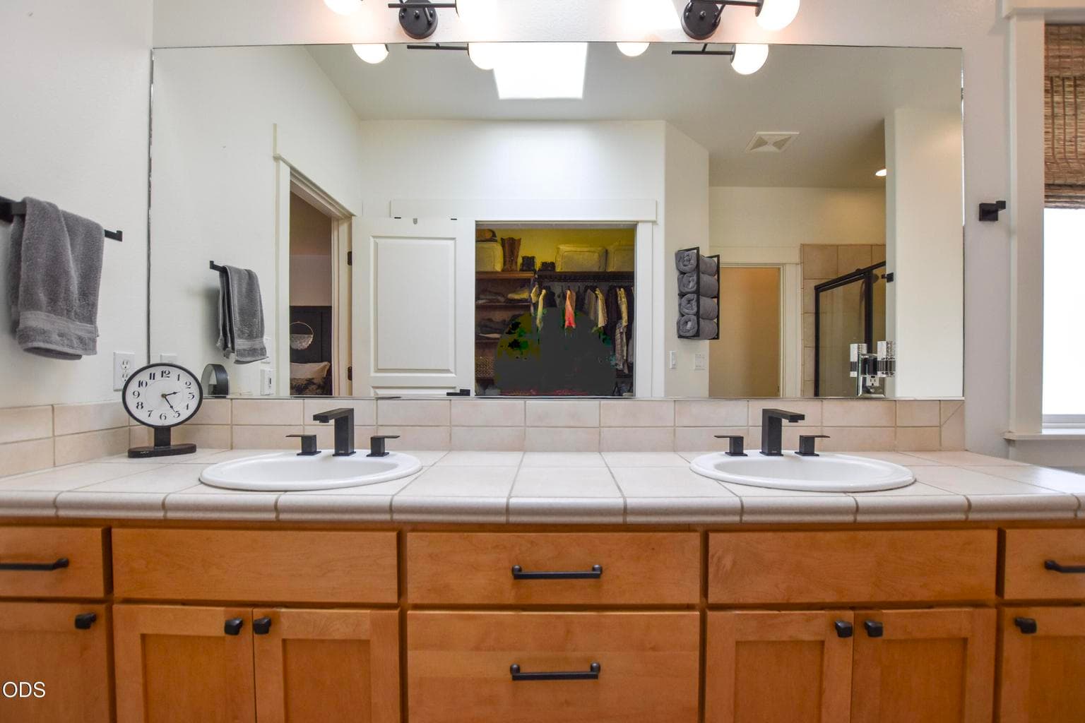 Photo of 3339 NE Sandalwood Drive 34 of 54