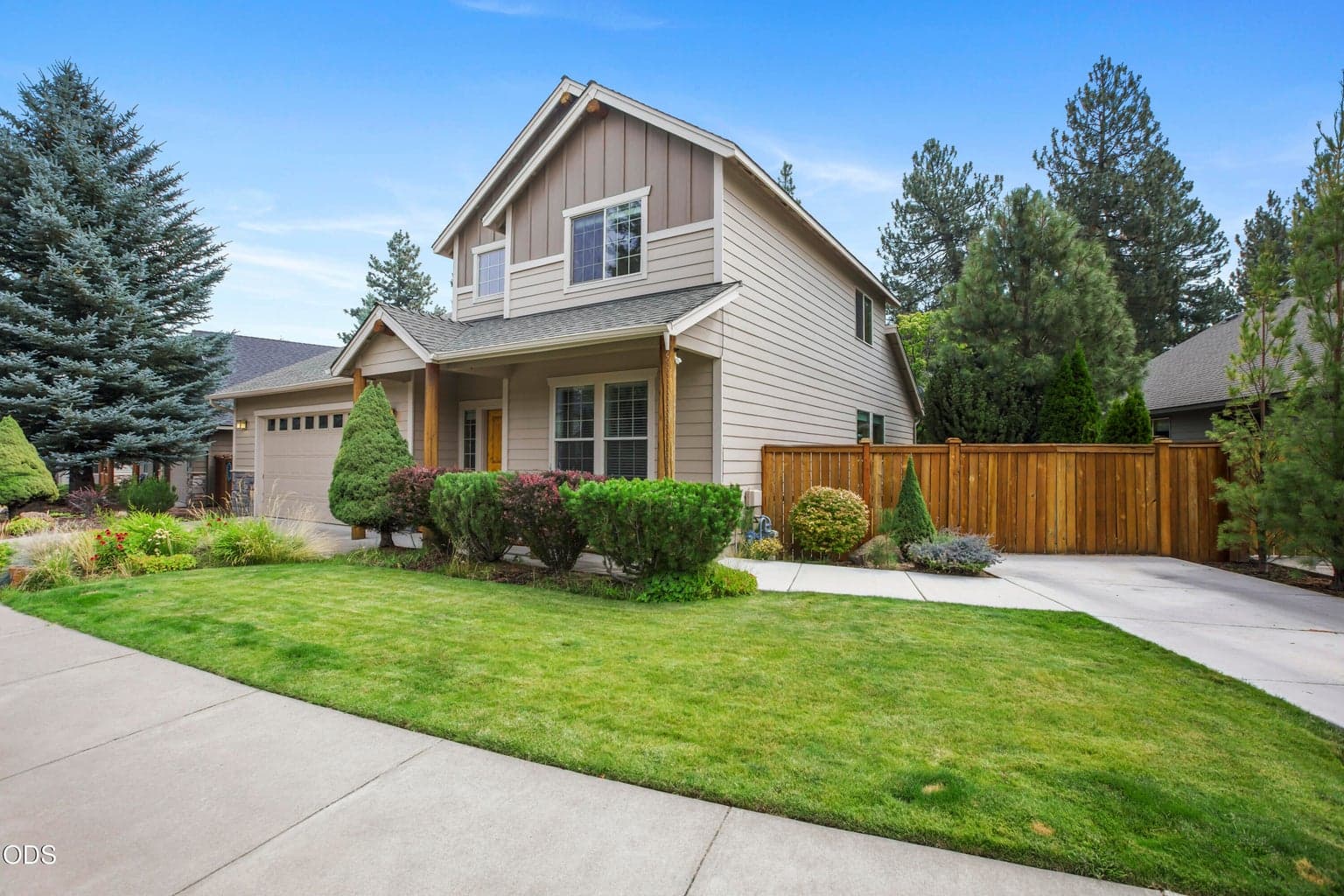Photo of 60814 Sawtooth Mountain Lane 2 of 21