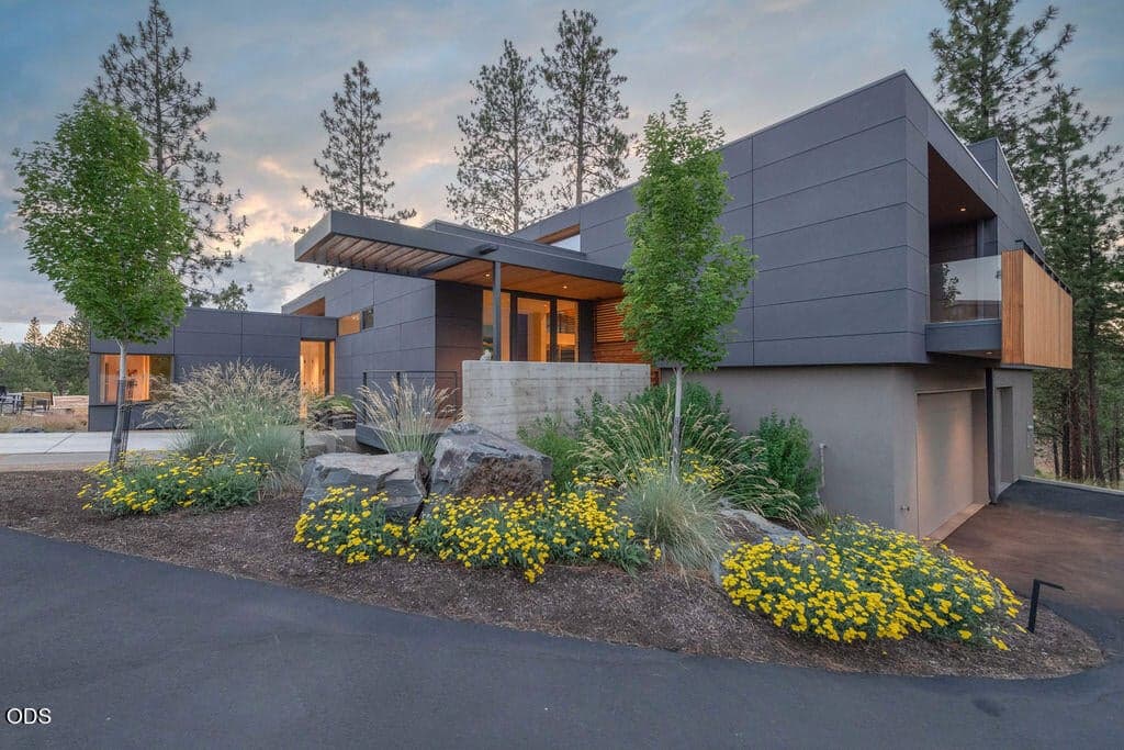 Photo of 61865 Hosmer Lake Drive 3 of 39