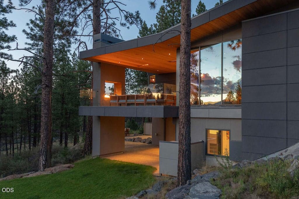 Photo of 61865 Hosmer Lake Drive 4 of 39