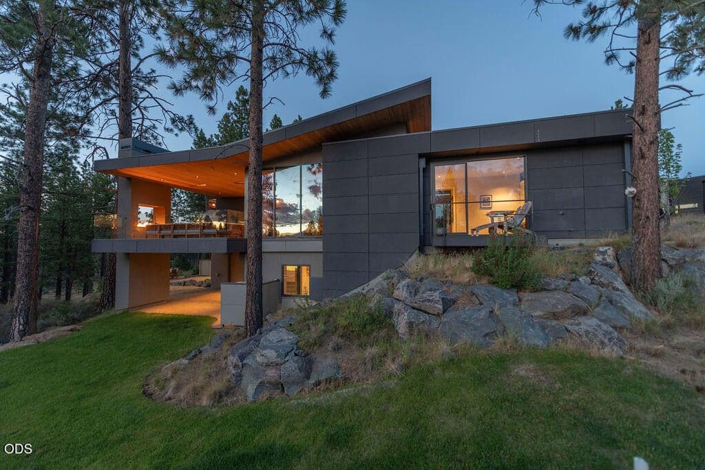 Photo of 61865 Hosmer Lake Drive 5 of 39