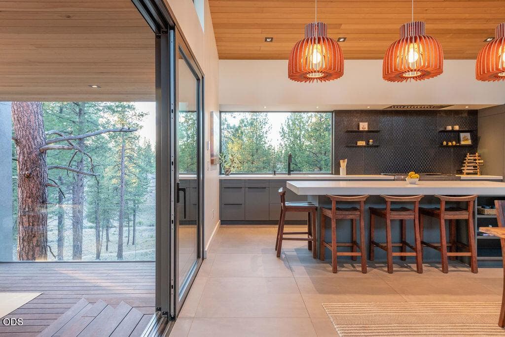 Photo of 61865 Hosmer Lake Drive 9 of 39