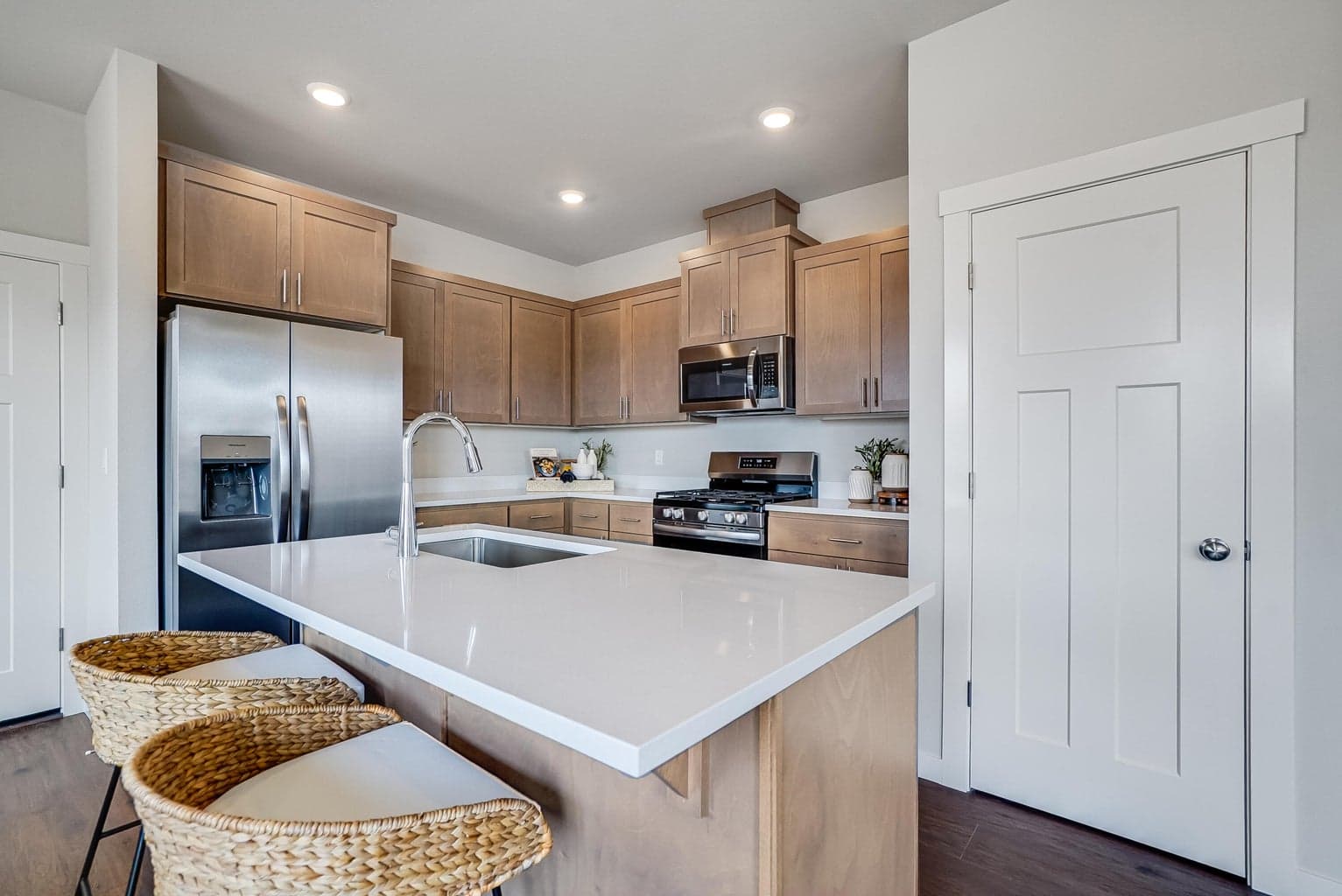 Photo of 752 Varnish Place 5 of 24