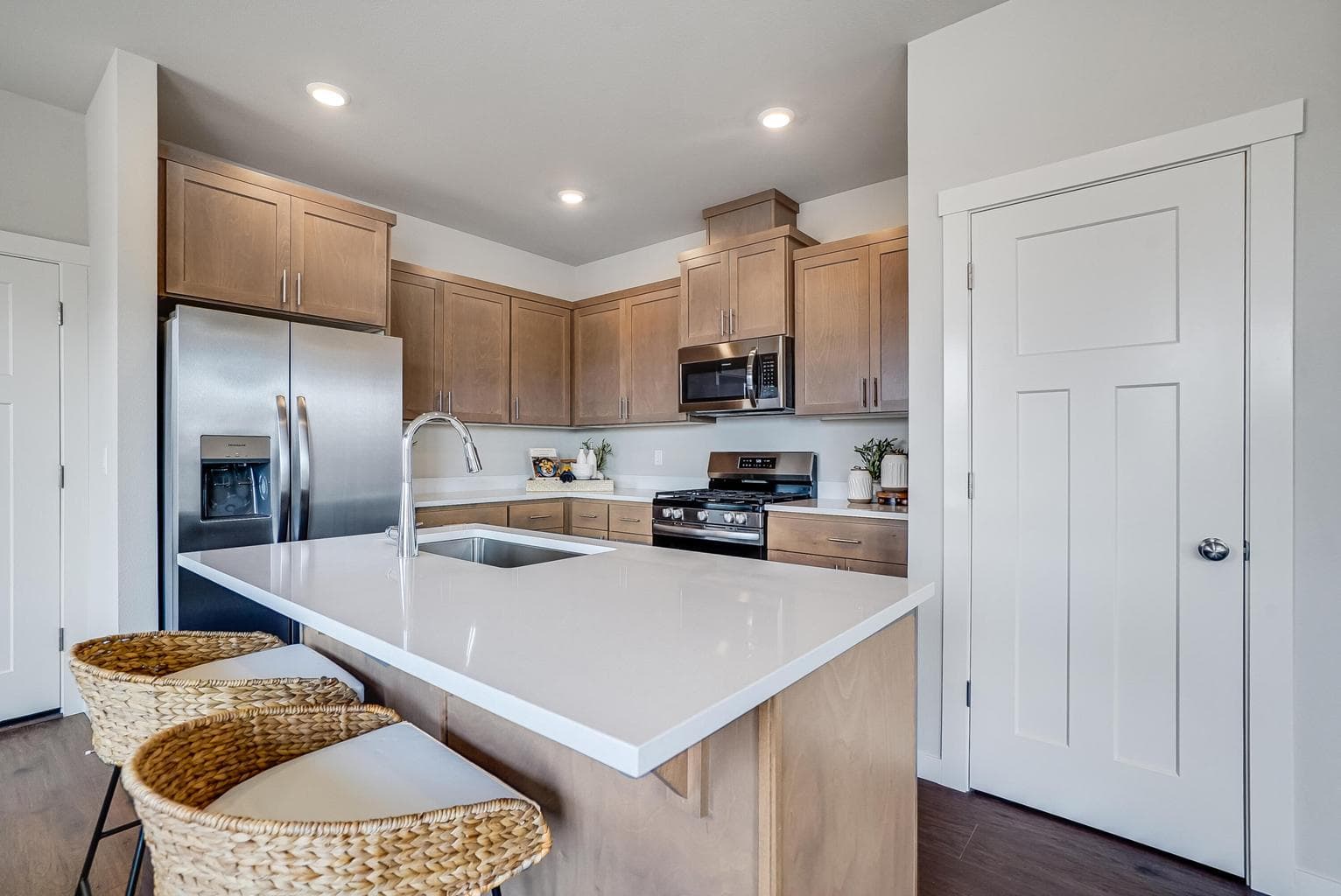 Photo of 740 Varnish Place 5 of 24