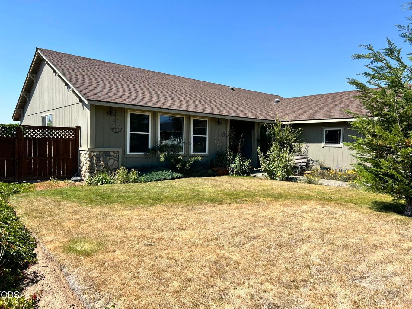 Photo of 411 Meadowview Street 4 of 55