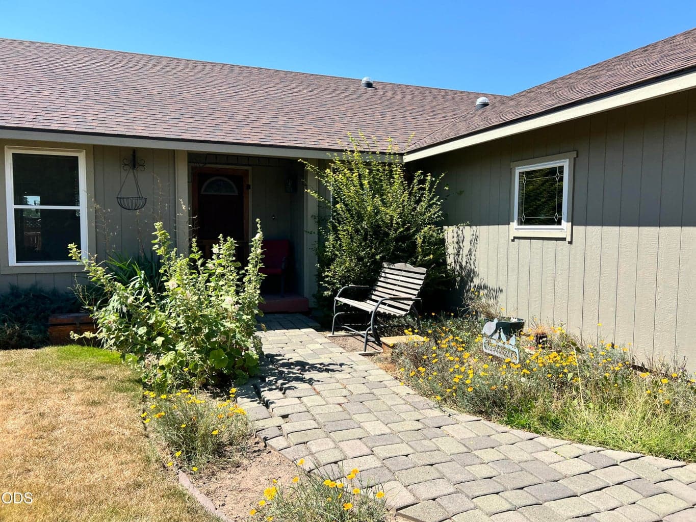 Photo of 411 Meadowview Street 5 of 55