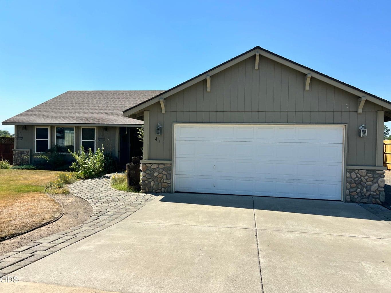 Photo of 411 Meadowview Street 3 of 55