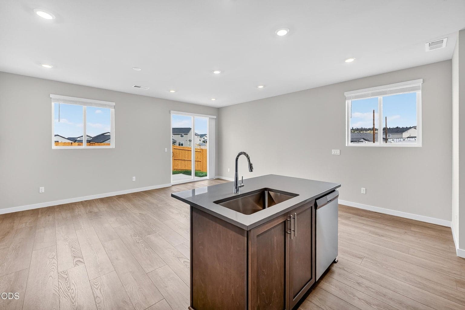 Photo of 709 Walnut Avenue 4 of 31