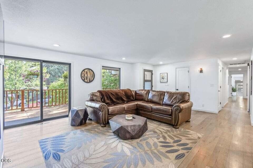 Photo of 1510 NW West Hills Avenue 14 of 44