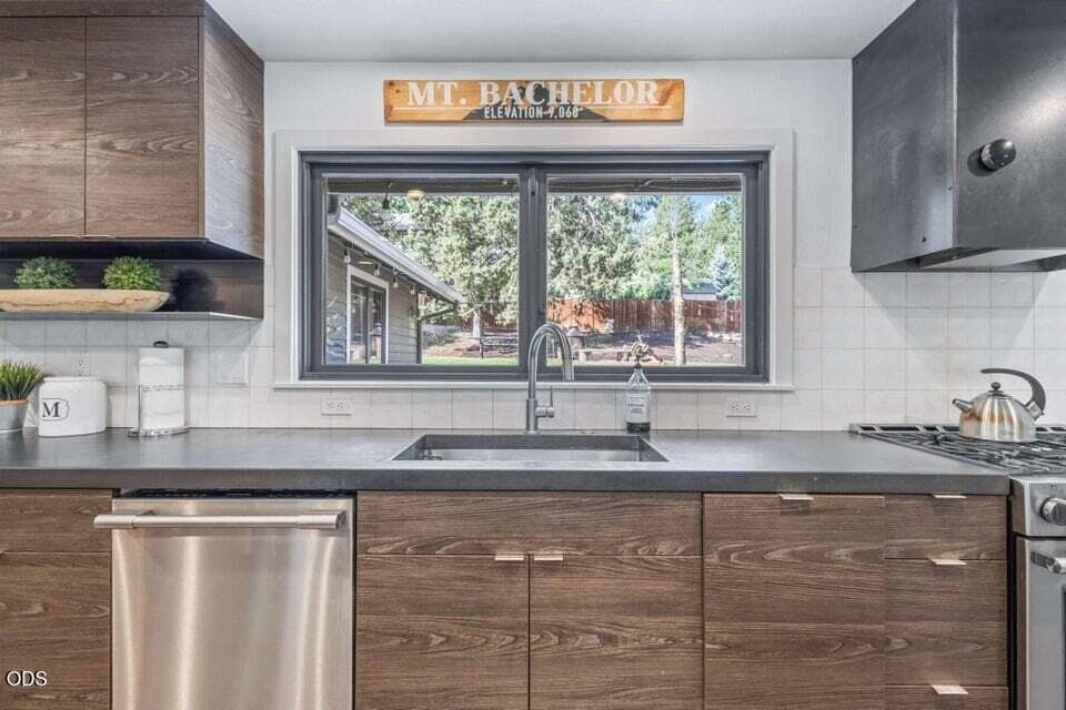 Photo of 1510 NW West Hills Avenue 13 of 44