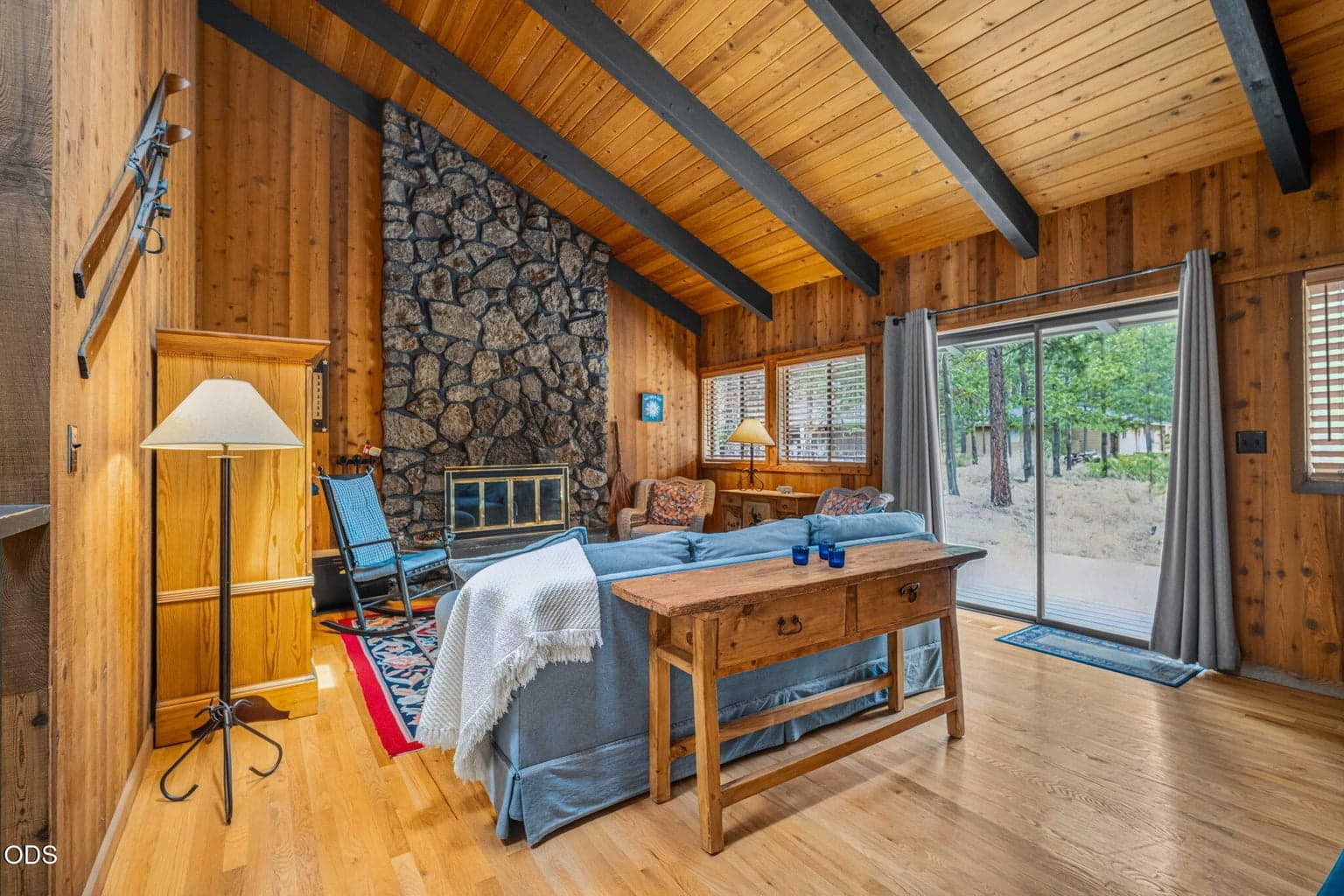 Photo of 56828 Deschutes Lane 1 of 32